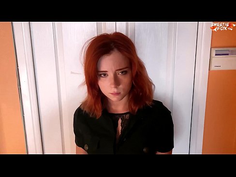❤️ Gwardja tas-Sigurtà Ikkastigat lil Pretty Woman għal Serq ta' Ħanut - Cum F'Ħalq Porn Russu fil-porn mt.pornochaturbate.ru ❌️