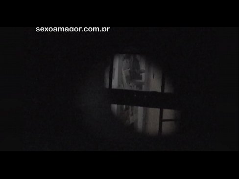 ❤️ Blondie tiġi filmata segretament minn voyeur tal-viċinat moħbi wara briks vojta Porn Russu fil-porn mt.pornochaturbate.ru ❌️