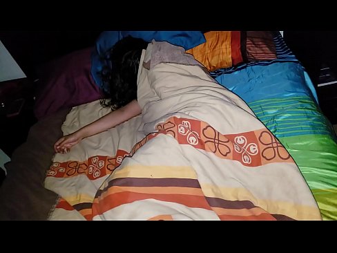 ❤️ Stepson jgħajjar lill-mara żagħżugħa tiegħu waqt li torqod. Porn Russu fil-porn mt.pornochaturbate.ru ❌️