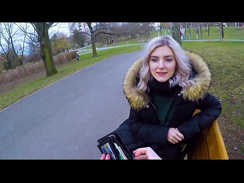 ❤️ Tibla kum sħun ta' barrani għall-flus - blowjob fil-park minn Eva Elfie Porn Russu fil-porn mt.pornochaturbate.ru ❌️